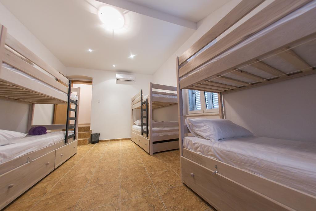 City Hostel Trogir Rum bild